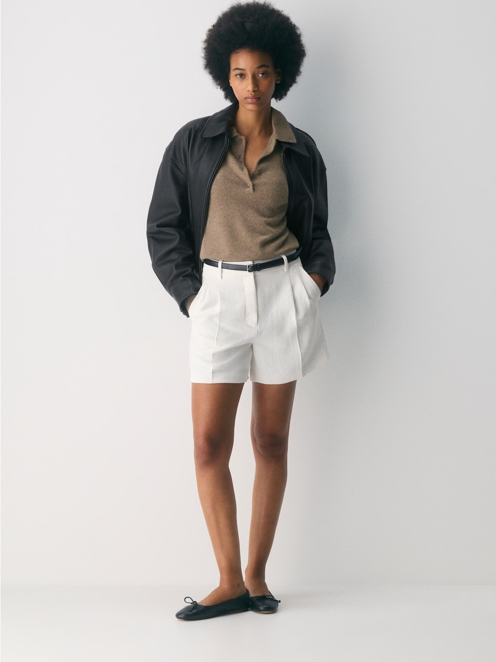 Like New - Aritzia Effortless Shorts (Crepette)